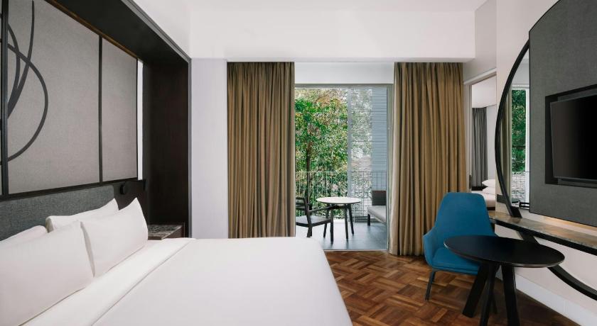 Image of Deluxe King Suite with Balcony and Sea View 0