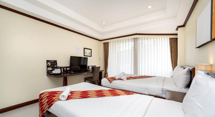 コンケン Khon Kaen Orchid Hotel 3つ星 ホテル プール