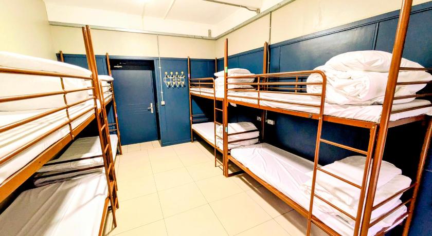 Image of Single Bed in 8 Bed Mixed Dormitory 4