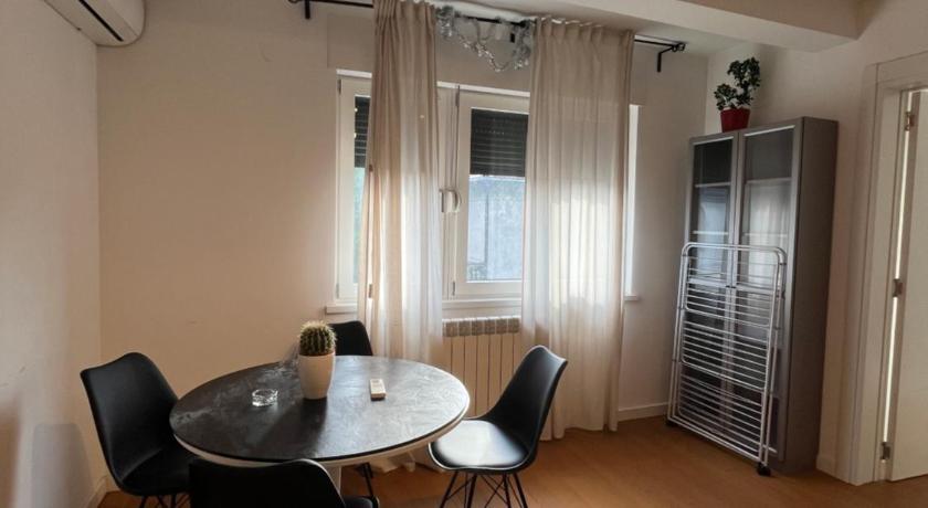 베오그라드 Forest Nook FREE GARAGE 4성급 싱글룸 레스토랑