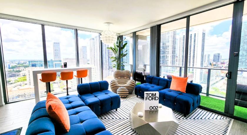 3BR Skyline Luxury with a 100 inch TV, Balcony & Prime Miami Location