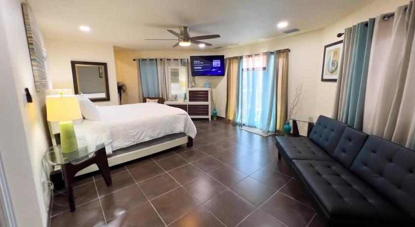 Port Isabel (TX) Blizzard's Lighthouse home 4-Star Accommodation view