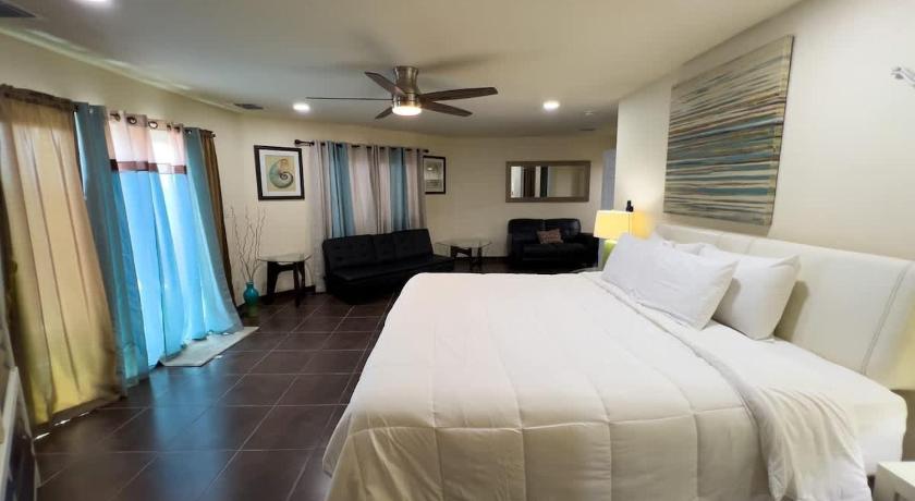 Port Isabel (TX) Blizzard's Lighthouse home 4-Star Accommodation lobby