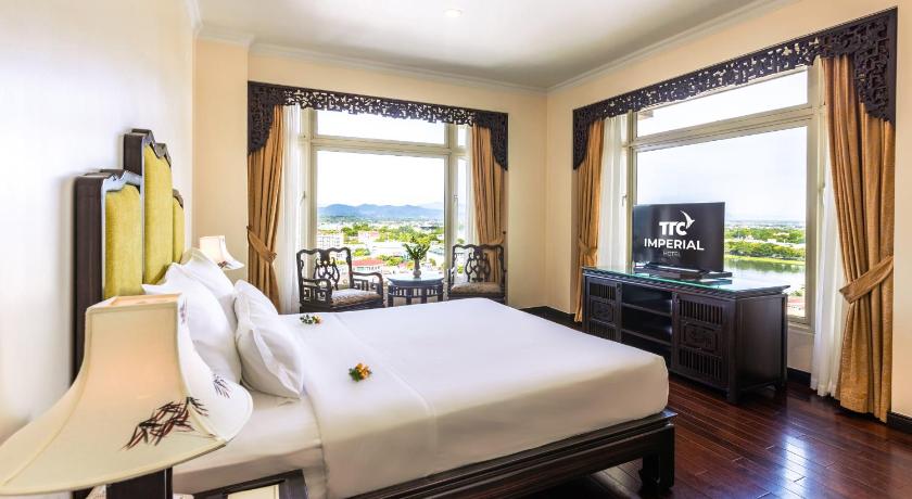 Image of Deluxe River View King Room 0