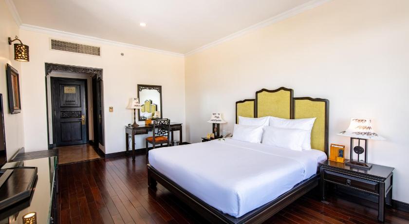 Image of Deluxe River View King Room 3