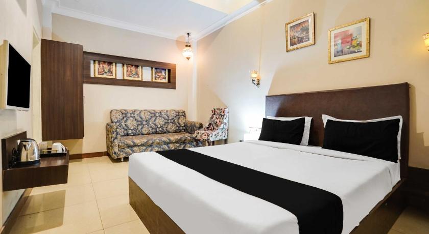 Townhouse Oak New Aatish Market Metro Station - image 13
