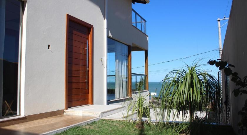 Casa com mezanino, de frente para o mar