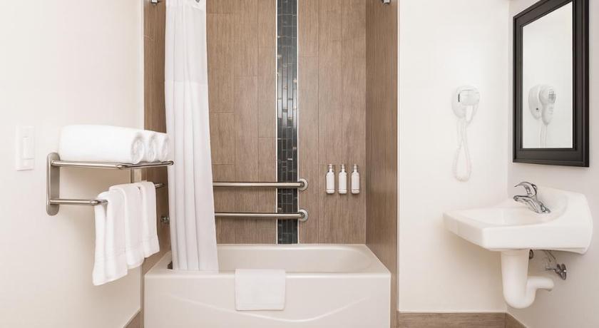 Image of 2 Queen Beds, Mobility Accessible Room, Non-Smoking 7