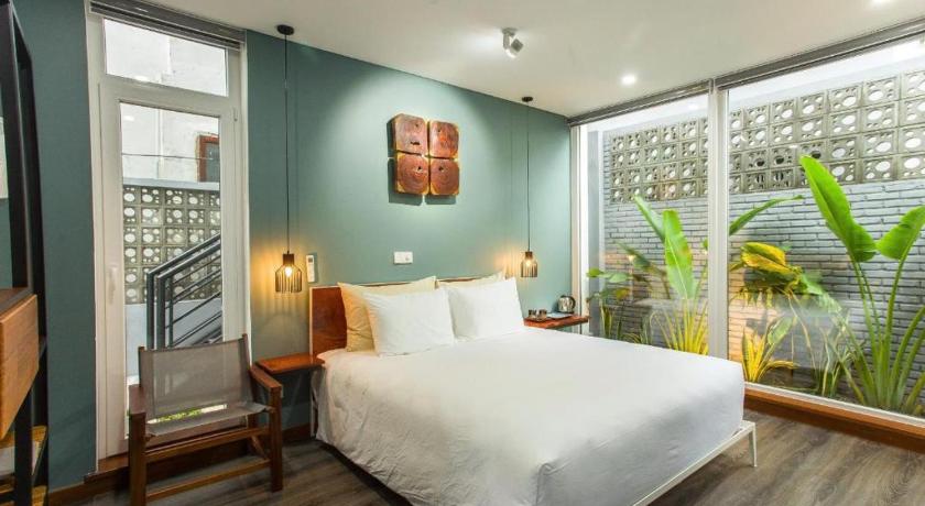 Image of Garden View King Room 0