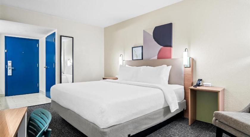 Image of 1 King Bed 4
