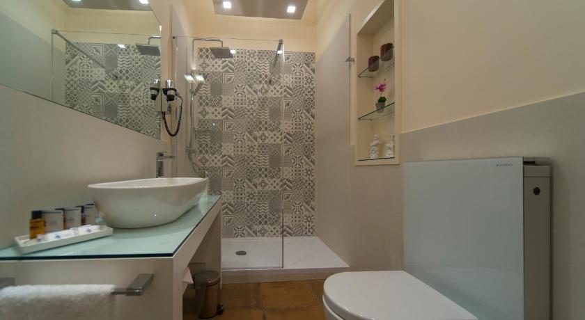 La Porta Rossa di Borgo - Vatican Luxury Suite photo