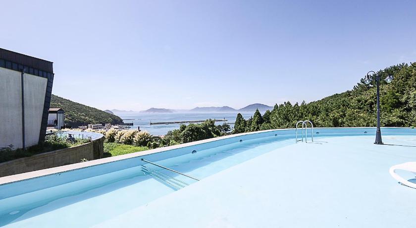 巨済 Brown Dote Hotel Geunpohang ホテル 外観