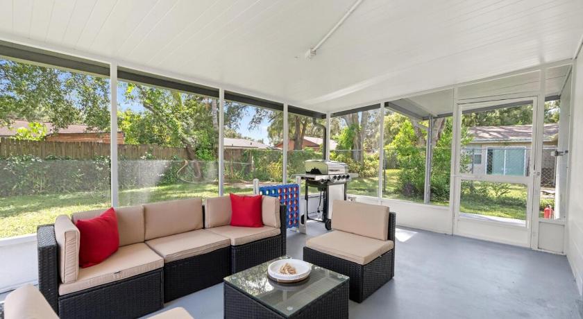 King-Style Retreat - 4 BR - Family Friendly