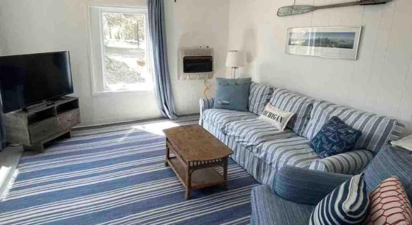 Sawyer (MI) Cottage Apartment by Lake MI w private Hot Tub! 4-Star Accommodation suite
