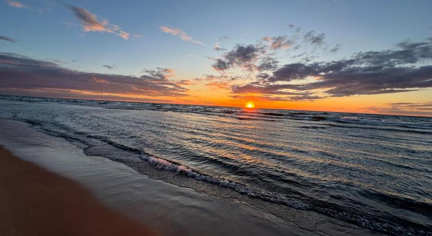 Sawyer (MI) Cottage Apartment by Lake MI w private Hot Tub! 4-Star Accommodation amenity