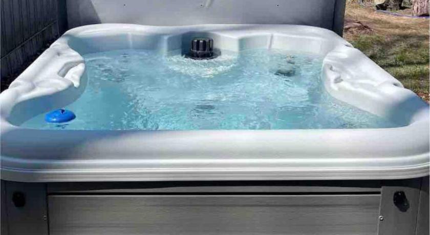 Sawyer (MI) Cottage Apartment by Lake MI w private Hot Tub! 4-Star Accommodation exterior