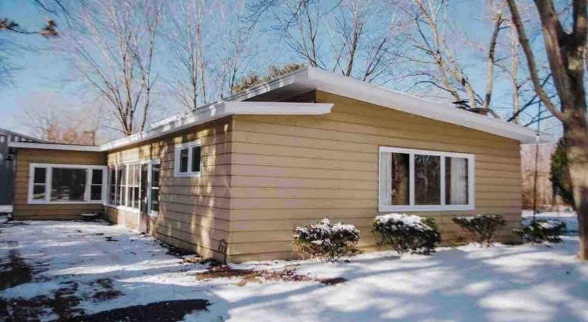 Sawyer (MI) Cottage Apartment by Lake MI w private Hot Tub! 4-Star Accommodation lobby