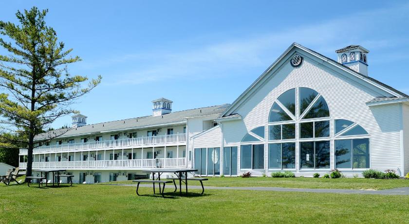 Baymont by Wyndham St. Ignace Lakefront