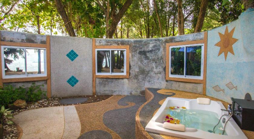 Hotel and Beach Bungalow at Lanta Resort - image 15