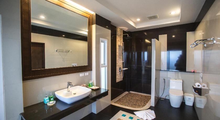 Hotel and Beach Bungalow at Lanta Resort - image 39