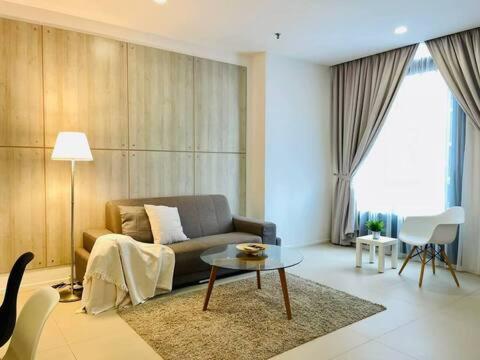 Arcoris Mont Kiara Apartments by Emily in Town - image 10