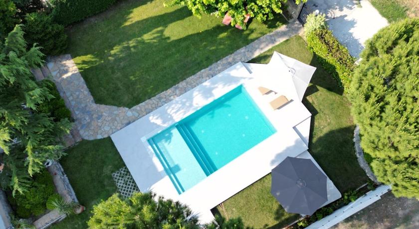 Villa with Private Pool by the coast of Olympus