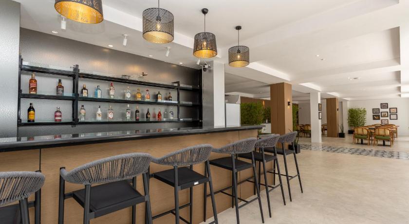 XL PATONG Hotel - image 14