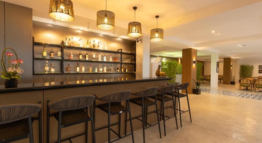 XL PATONG Hotel - image 12