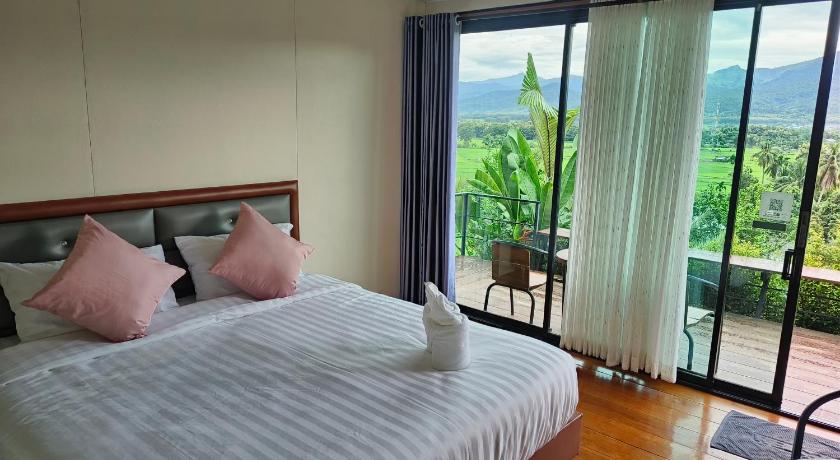 Image of Family Room with Mountain View 0