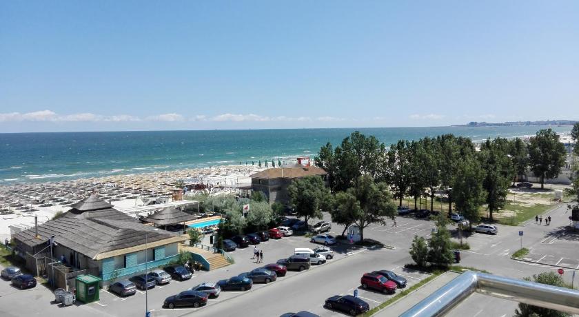 Crazy Beach Apartment photo