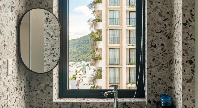 Phòng Hai Giường Đơn Loại Sang (Deluxe Twin Room)