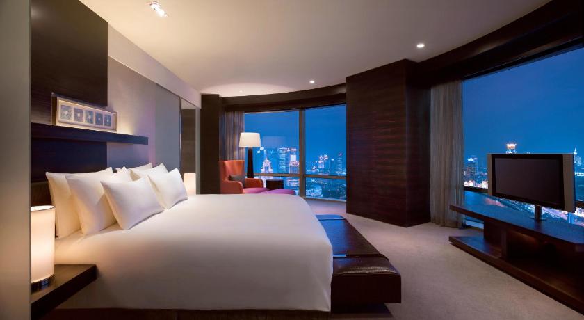 Image of Diplomat Suite King 4