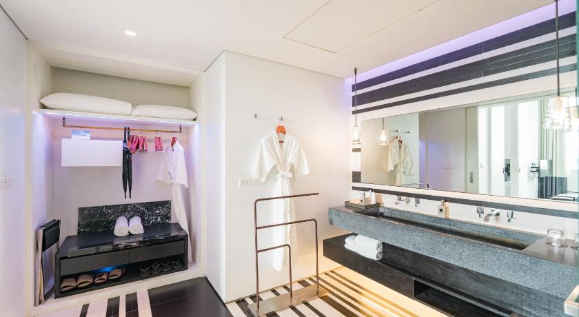 Image of Family Suite with Plunge Bath 1