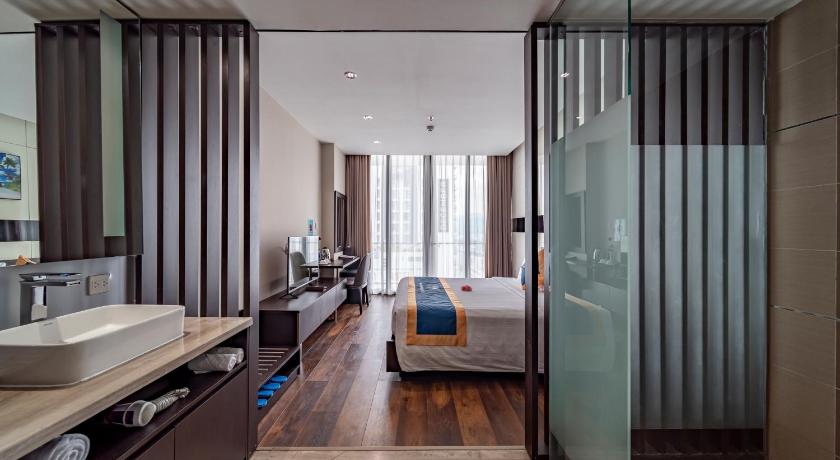 Image of Senior Deluxe City View with Balcony - Double/Twin 5