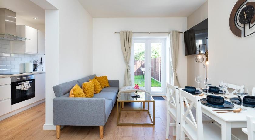 Open Mind Property - Cozy 4BR Flat & HotTub, Bognor