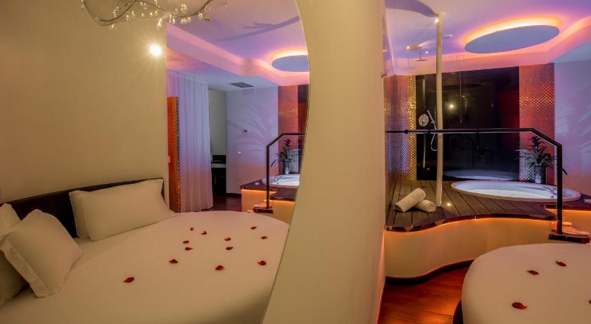 Image of Executive Suite 16