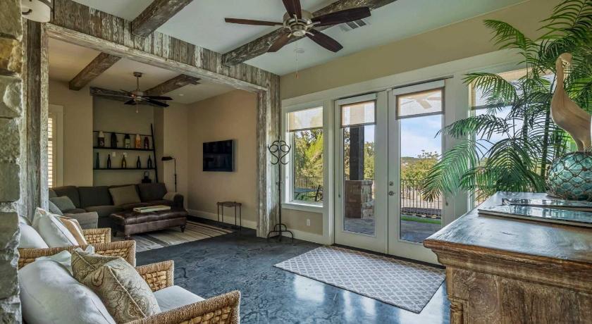 Spicewood Lake Travis Retreat - 5BR with BBQ & Pickleball 4-Star Accommodation exterior