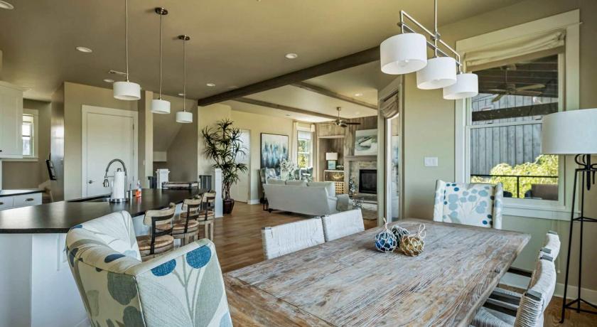 Spicewood Lake Travis Retreat - 5BR with BBQ & Pickleball 4-Star Accommodation exterior