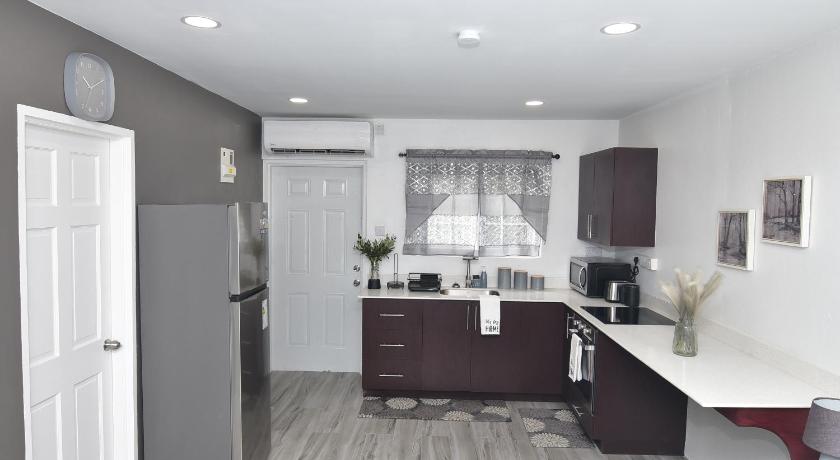 Good Stay Apartments and Car Rentals