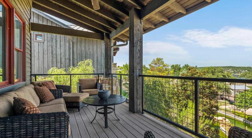 Spicewood Lake Travis Retreat - 5BR with BBQ & Pickleball 4-Star Accommodation restaurant