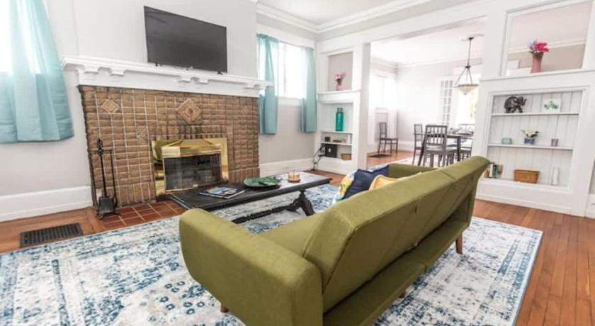 Birmingham 29th Street Trendy Lakeview Craftsman 8 4-Star Accommodation suite