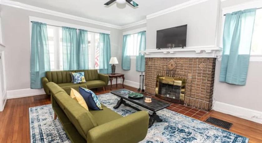 Birmingham 29th Street Trendy Lakeview Craftsman 8 4-Star Accommodation suite
