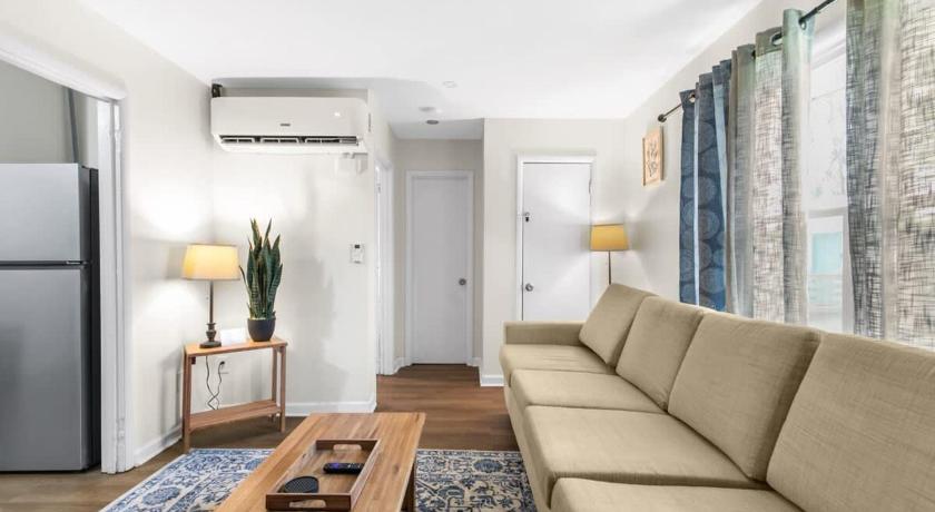 Birmingham 12th Ave The Bricks - Unit 3 4-Star Accommodation suite