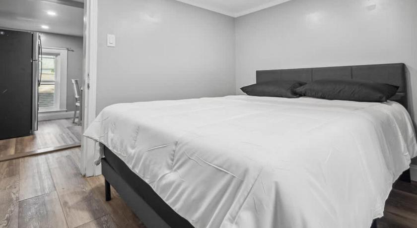 ナイアガラフォールズ (NY) Spacious 3BR 1BA close to the Falls 3つ星 宿泊施設 施設