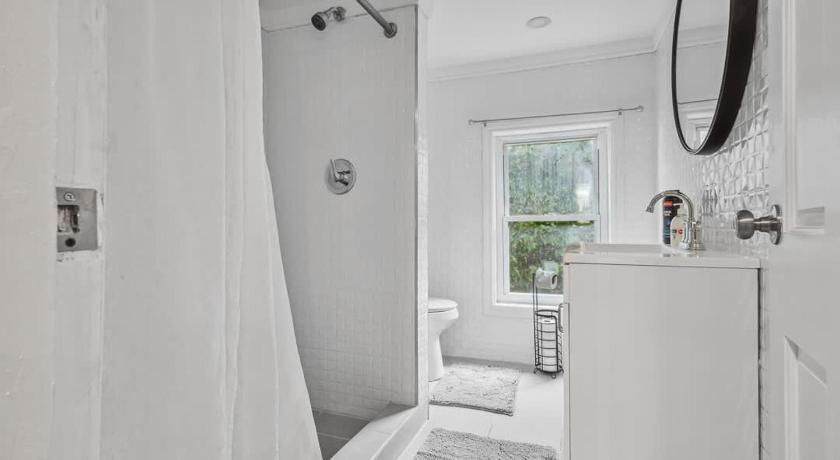 ナイアガラフォールズ (NY) Spacious 3BR 1BA close to the Falls 3つ星 宿泊施設 スイート