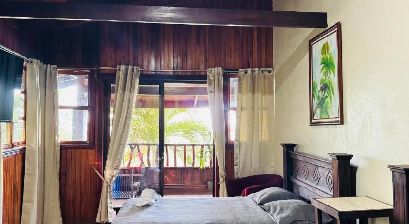 蓬塔卡拉曼卡 Hotel Isla inn  3星级 酒店 套房