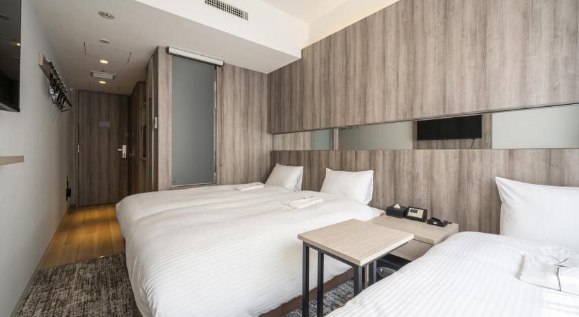 Image of Premier Triple Room - Non-Smoking 1