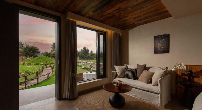 LiJiang Mountain Spring Resort - image 5
