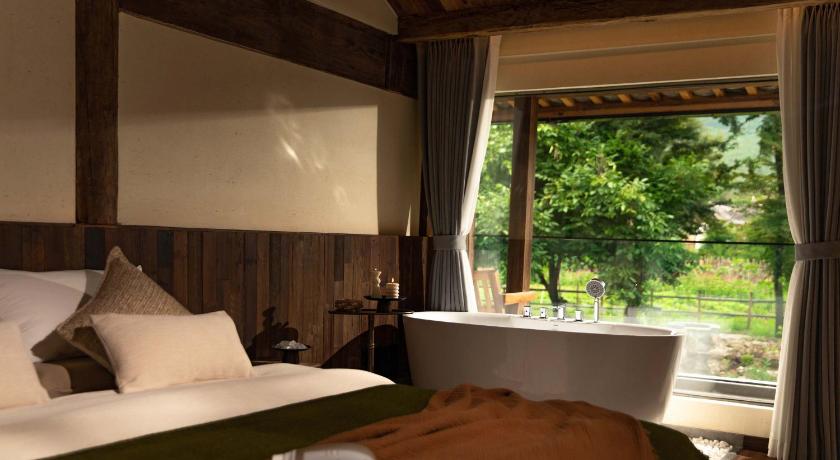 LiJiang Mountain Spring Resort - image 16