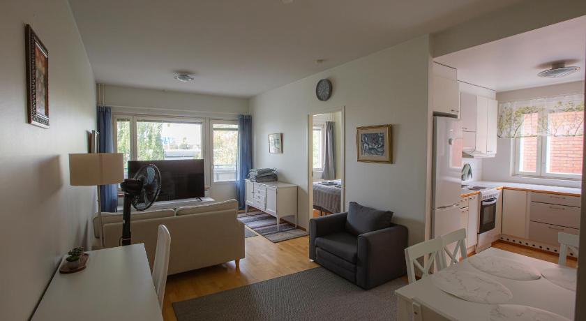 Mid Haven Cozy Apartment with Sauna, Glassed Balcony and Free Parking